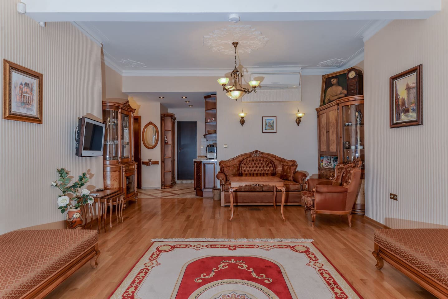 Aristocratic Sofia - Alexander Nevsky Studio FlatAway
