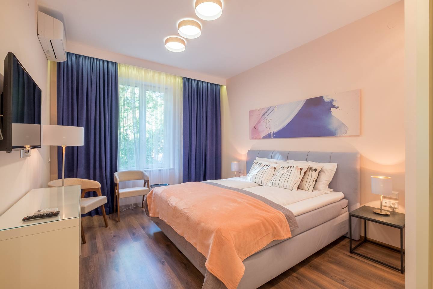 Sofia Dream Apartments - Lovely 3BD on Knyaz Boris FlatAway