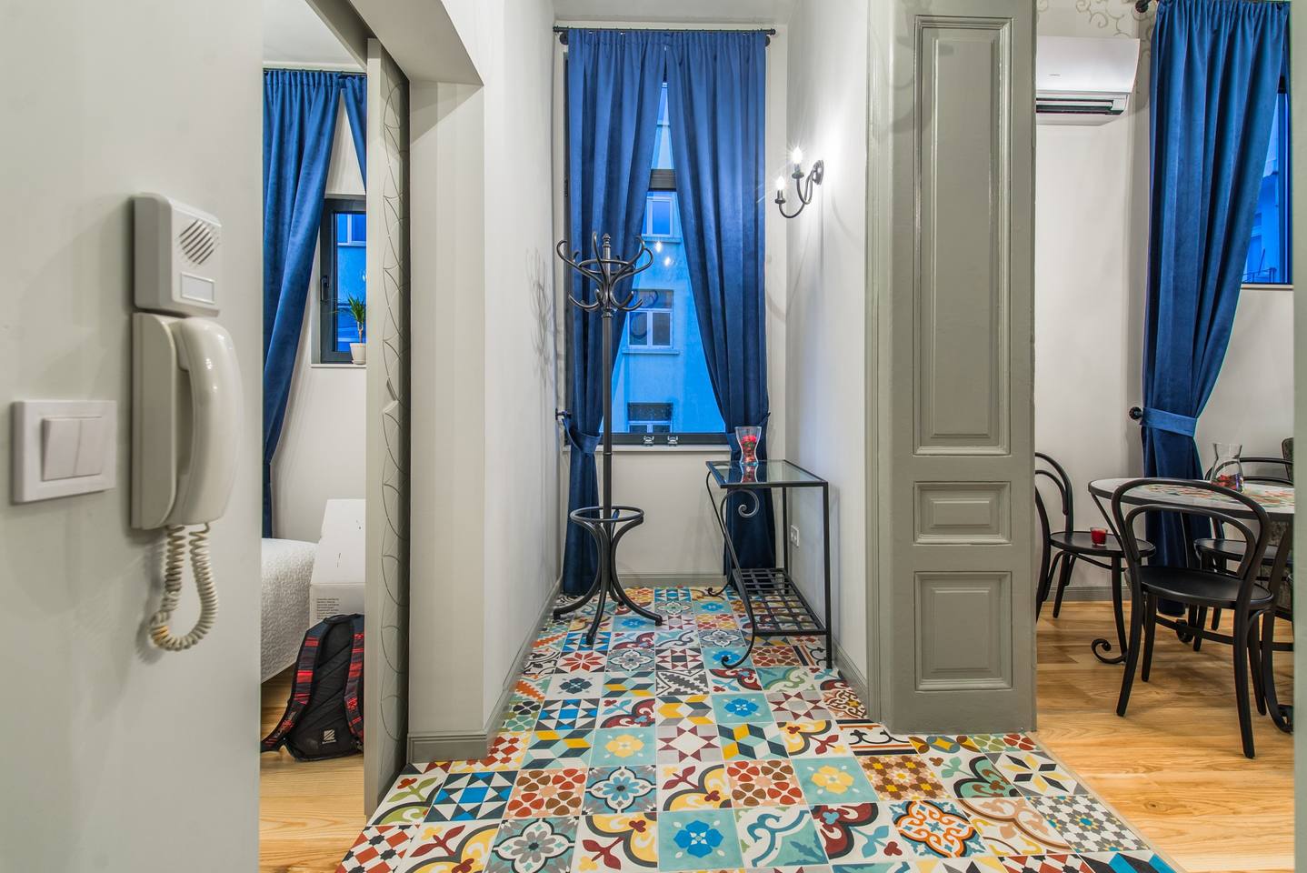 Aristocratic Flat next to Cathedral FlatAway