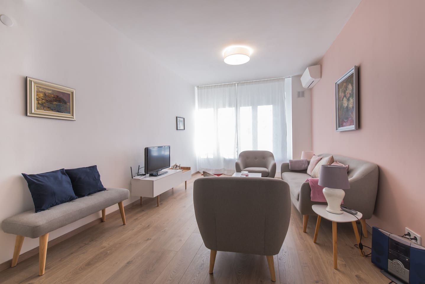 * CHIC * and Spacious Apartment in Central Sofia Flataway