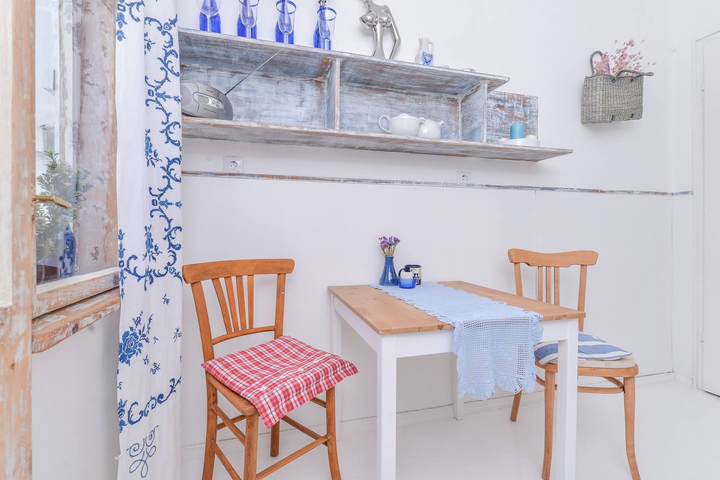 Shik & Chic Central One Bedroom | Grafa x Shishman Flataway