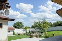 Traditional Bulgarian House + pool, sauna & garden 7 FlatAway