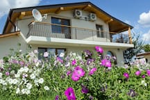 Traditional Bulgarian House + pool, sauna & garden 9 FlatAway