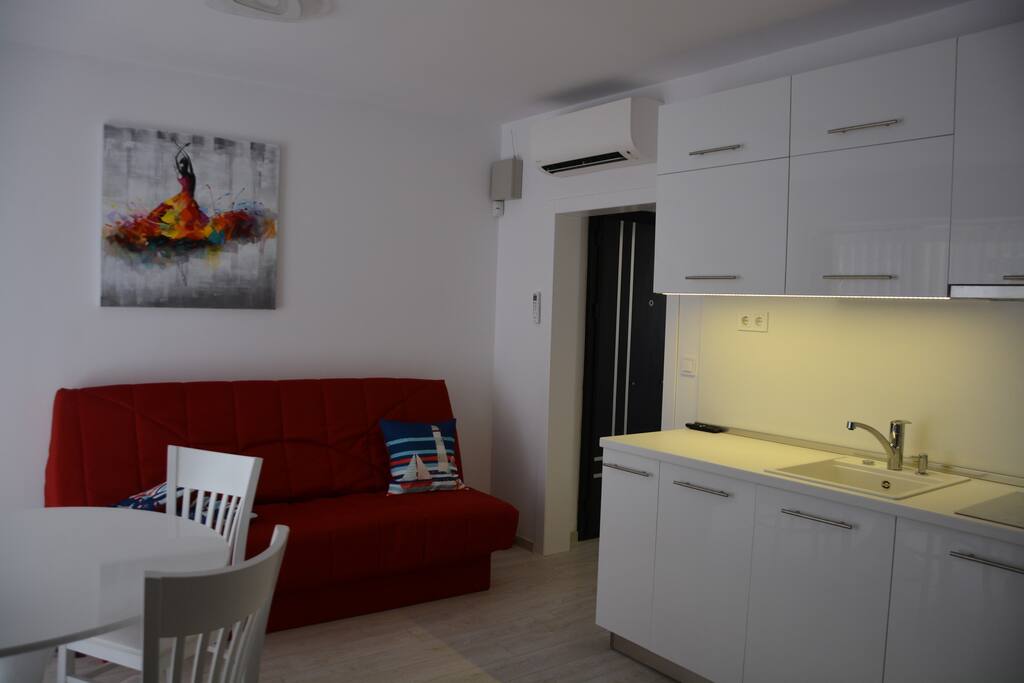 Unbeatable Location: New Lux Apartment Varna beach Flataway
