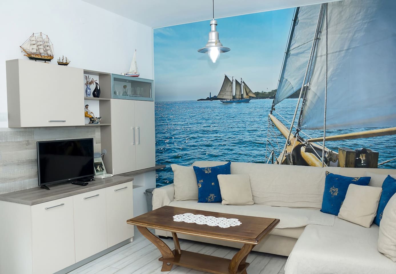 By the Sea ☼ One-Bedroom Flat with Cozy Balcony Flataway