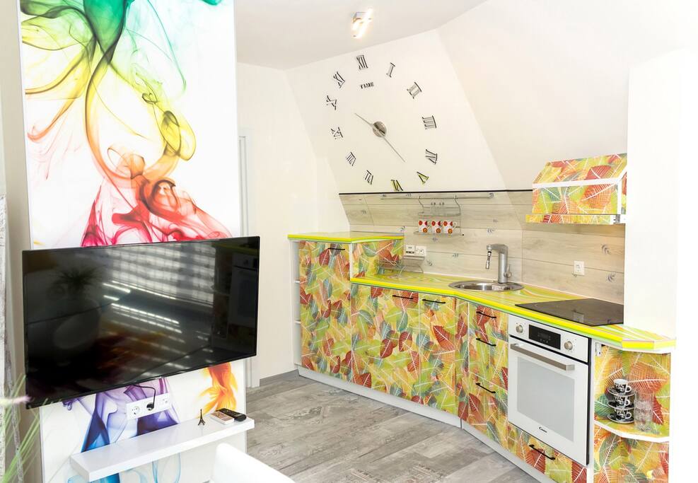 | ACRYLIC | One-Bedroom Flat with Balcony Flataway