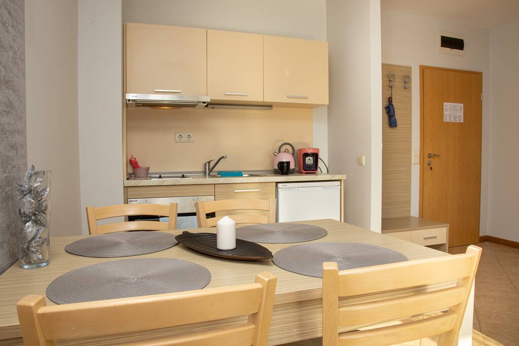 Sunny apartment in a complex with POOLS and GYM FlatAway