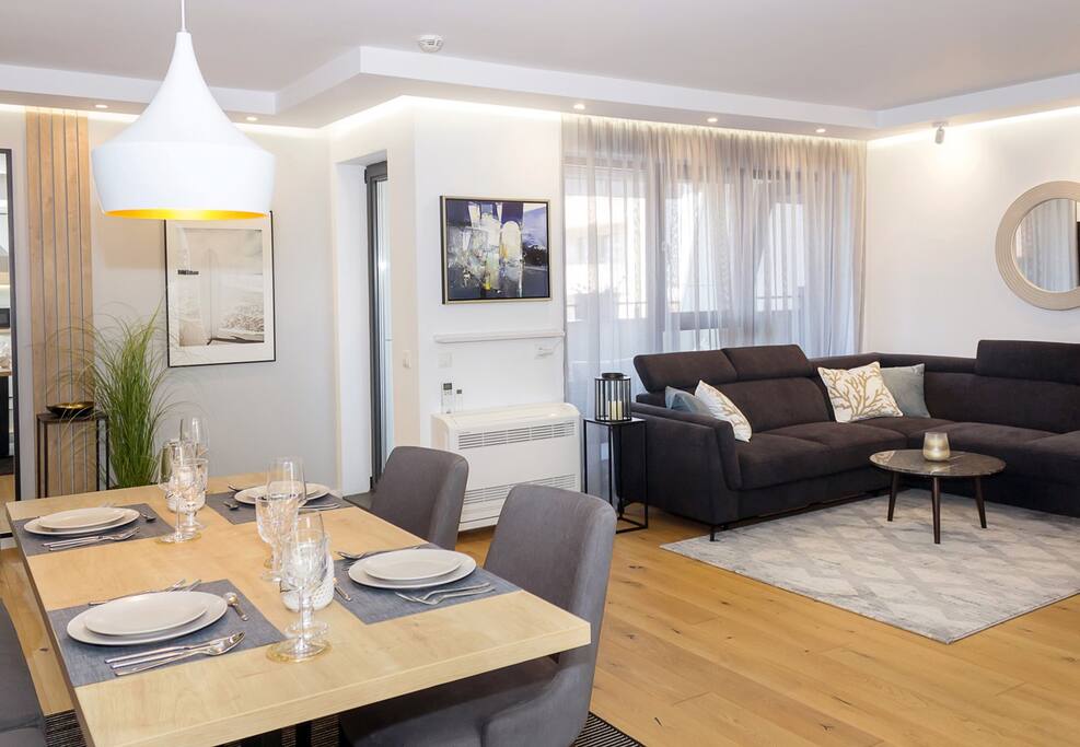 Sea&City Deluxe Apartment - Top Center Varna 2BD Flataway