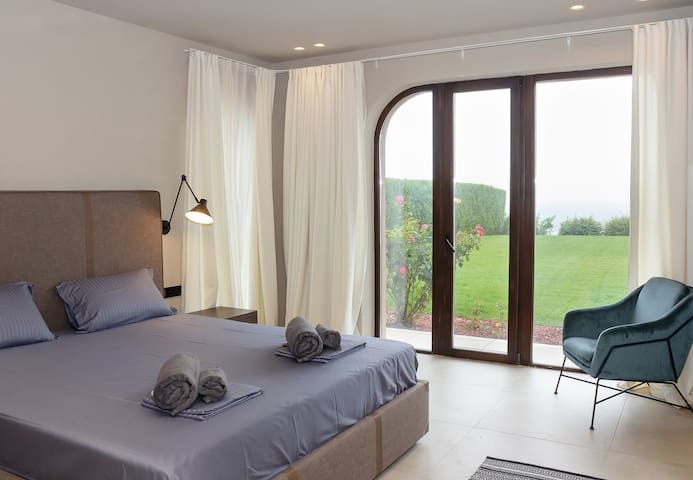 Роскошная вилла с 4 спальнями в Black Sea Rama Resort 28 FlatAway