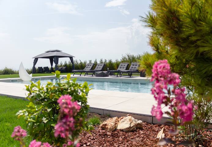 Роскошная вилла с 4 спальнями в Black Sea Rama Resort 63 FlatAway