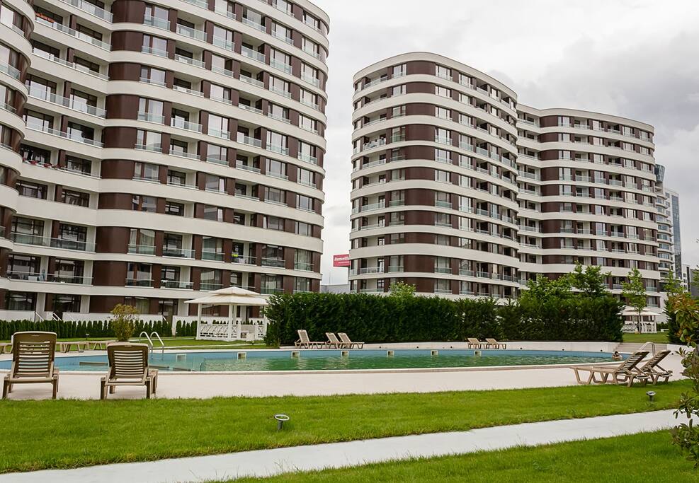 The Residential 1BD Apt. with O/DR Thermal Pool Flataway
