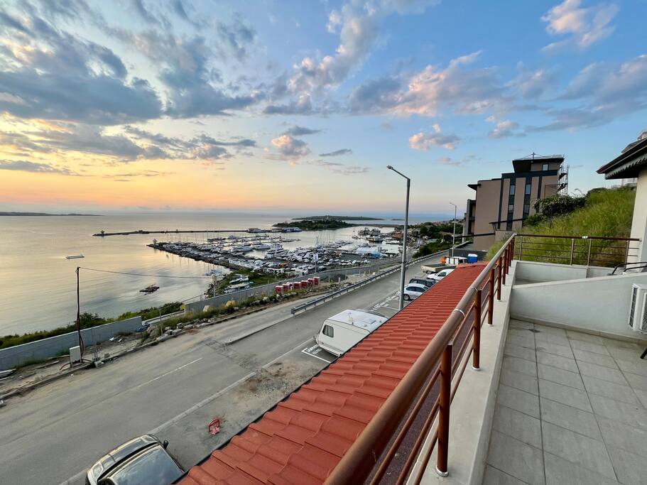 ♥︎Romantic Getaway♥︎ 1-BD Apartment with Sea View FlatAway