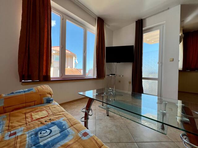 Private 1-BD Apartment with Balcony in Sozopol 6 FlatAway