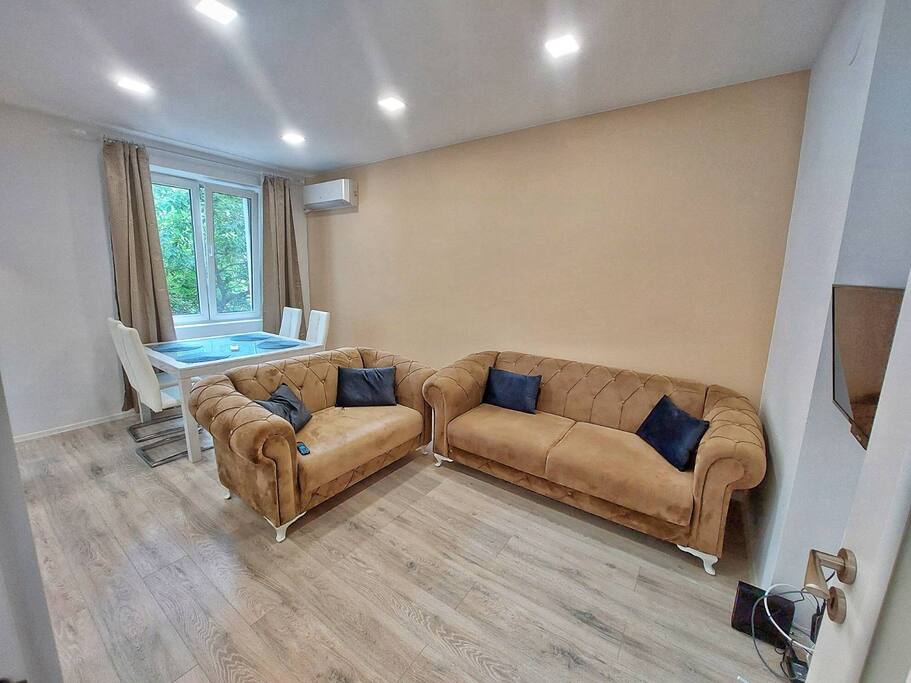 Spacious 2BD Apartment with a Nice Terrace Flataway