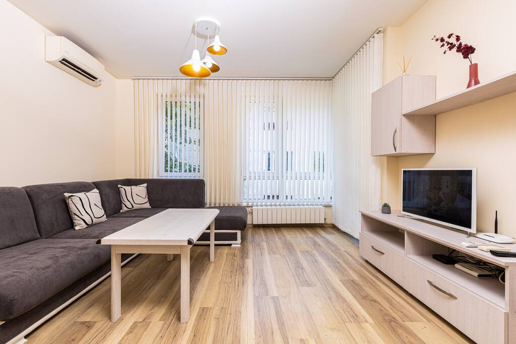 Stylish 2BD Apartment with a Nice Cozy Terrace Flataway