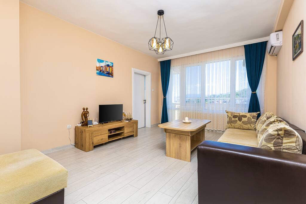 Bright Modern 2BD Apartment with Panoramic View Flataway