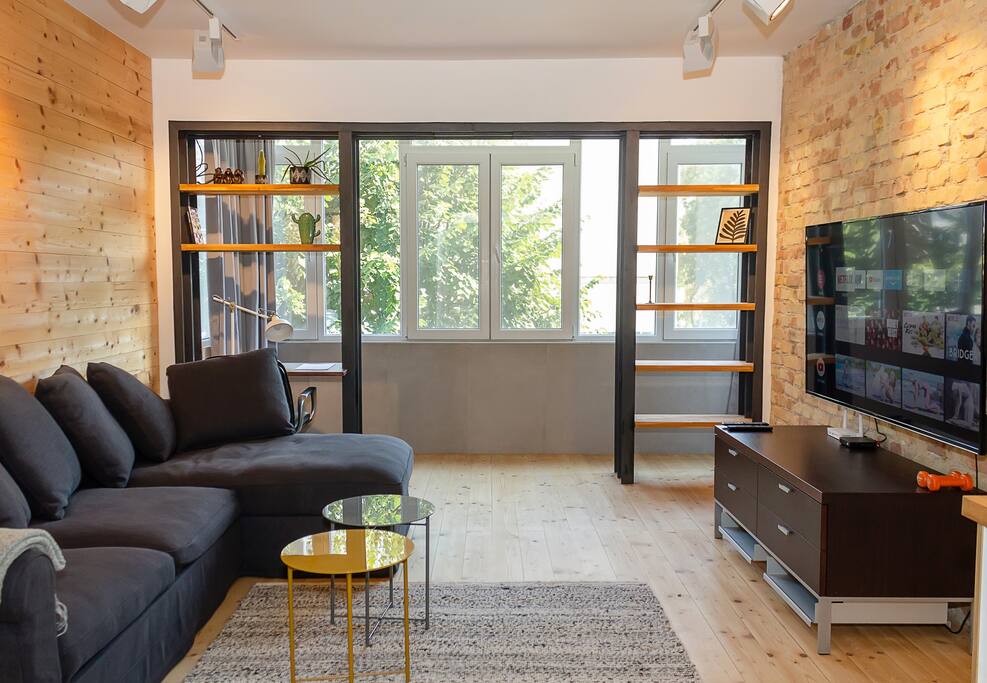 Bright & Spacious 1BD Apartment with a Balcony Flataway