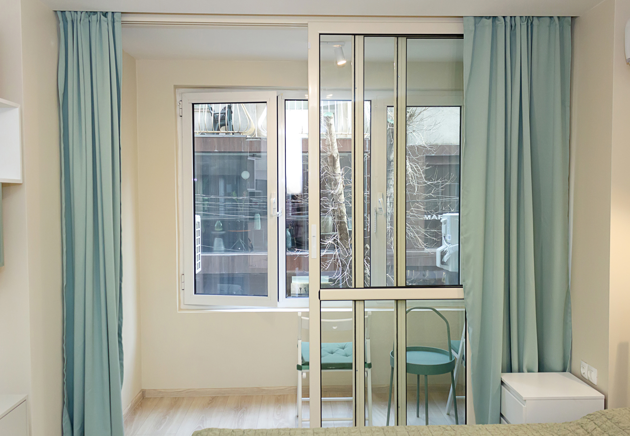 ~ The Blue Apartment ~ 1BD with a Cozy Balcony Flataway