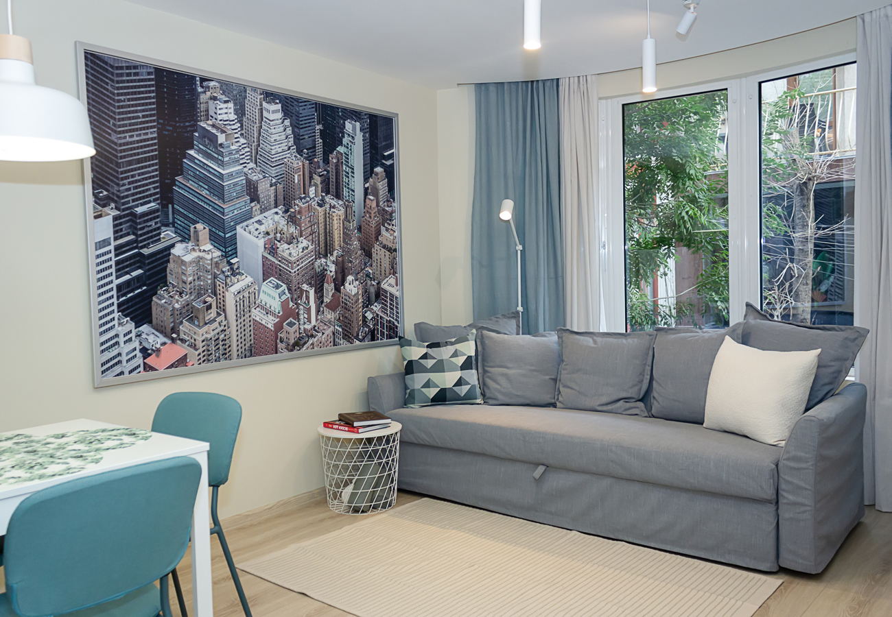 ~ The Blue Apartment ~ 1BD with a Cozy Balcony Flataway