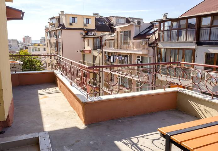 Cosy 1BD Flat with a Lovely Big Balcony 33 FlatAway