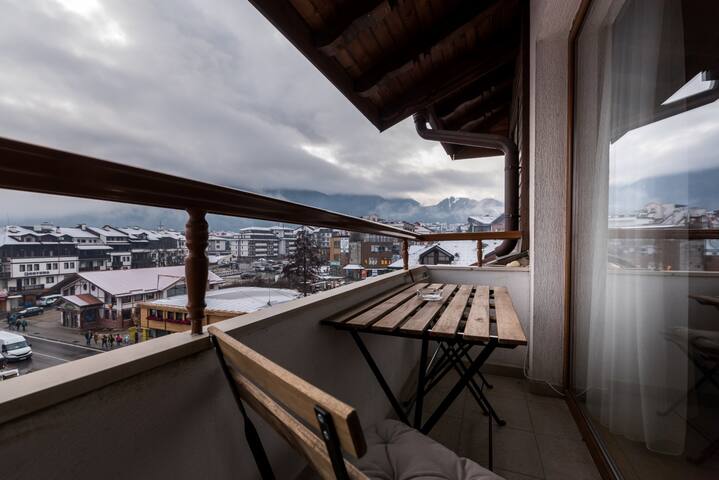 Modern & Cozy 2BD Apartment with Mountain View 13 FlatAway