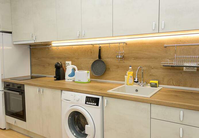Simple and Spacious 1-Bebroom Flat with terrace 3 FlatAway