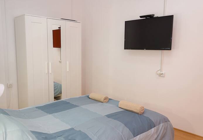 Simple and Spacious 1-Bebroom Flat with terrace 10 FlatAway