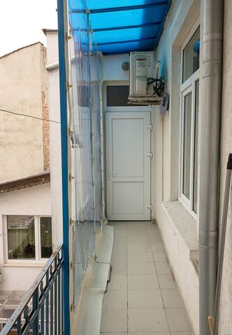 Simple and Spacious 1-Bebroom Flat with terrace 14 FlatAway