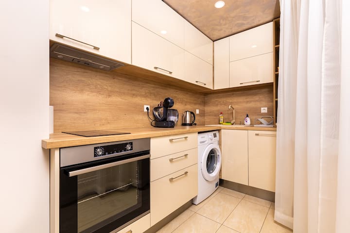 Sunny 1BD Apartment in OLD TOWN 2 FlatAway