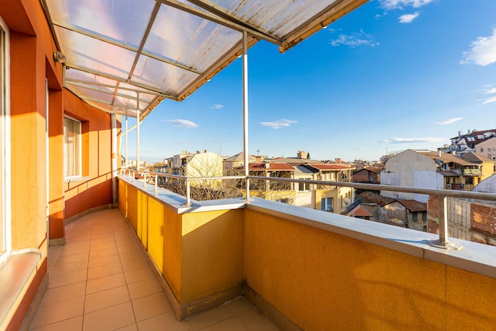Sunny 1BD Apartment in OLD TOWN 13 FlatAway