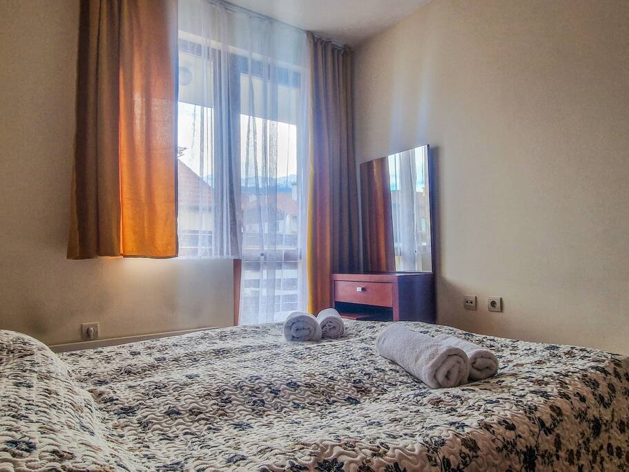Mountain Hideaway: Charming Wooden Flat in Bansko Flataway