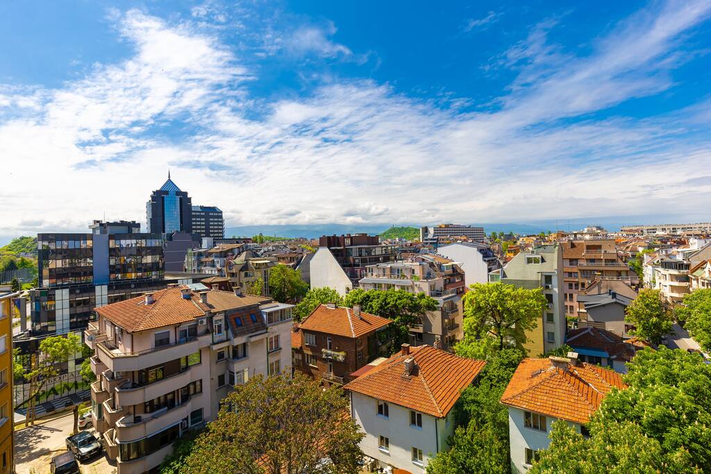 2BD Penthouse: Stunning Plovdiv Views Flataway