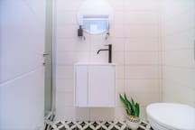 Listing 11 ☆ Brand NEW Studio // VERY Central: Montefiore St. 9 Loginn Autonomous Hotels