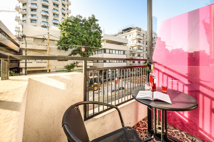 Loginn: Classic Studio + Sun Balcony + Kitchen // Amazing Location ⭐ 7 Loginn Autonomous Hotels