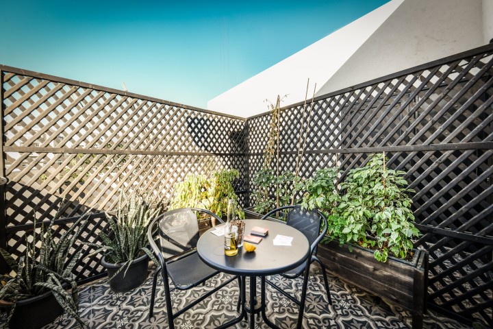 Listing 3 Loginn: XL Studio // Island Kitchen // Mini Terrace // 1min>Beach✌️ 1 Loginn Autonomous Hotels
