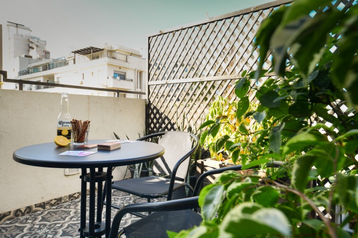 Listing 13 Loginn: XL Studio // Island Kitchen // Mini Terrace // 1min>Beach✌️ 11 Loginn Autonomous Hotels