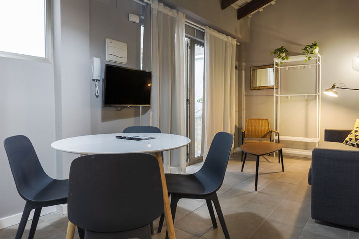 ET Modern studio with a small room next to Torres de Serrano 2 VLC HOST: Alquiler apartamentos corta duración