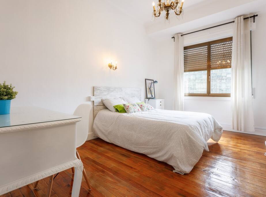 Habitacion urbana 2 con bonitas vistas y WIFI The Urban Host