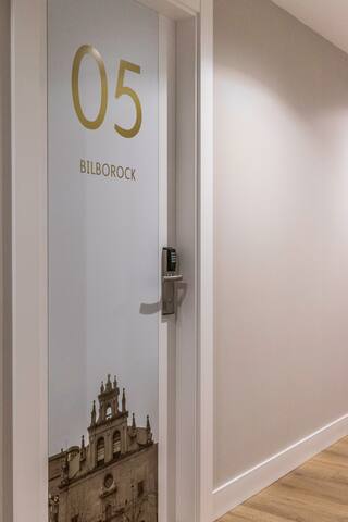 Habitacion 5 "Bilborock" baño compartido 4 URI Hostel Bilbao