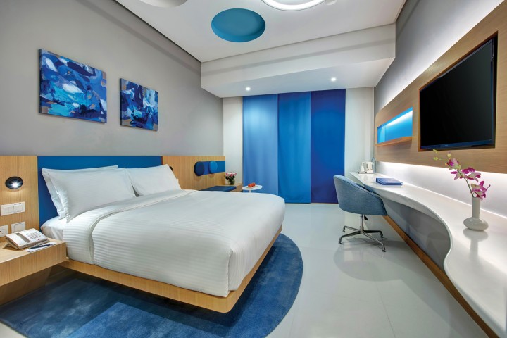 Deluxe Room Near Sharaf DG Metro By Luxury Bookings 0 Luxury Bookings
