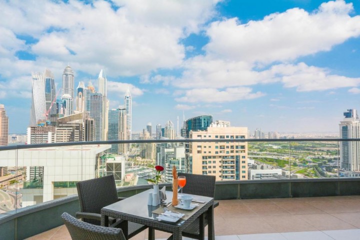 Three Bedroom Apartment In Dubai Marina By Luxury Bookings 12 Luxury Bookings