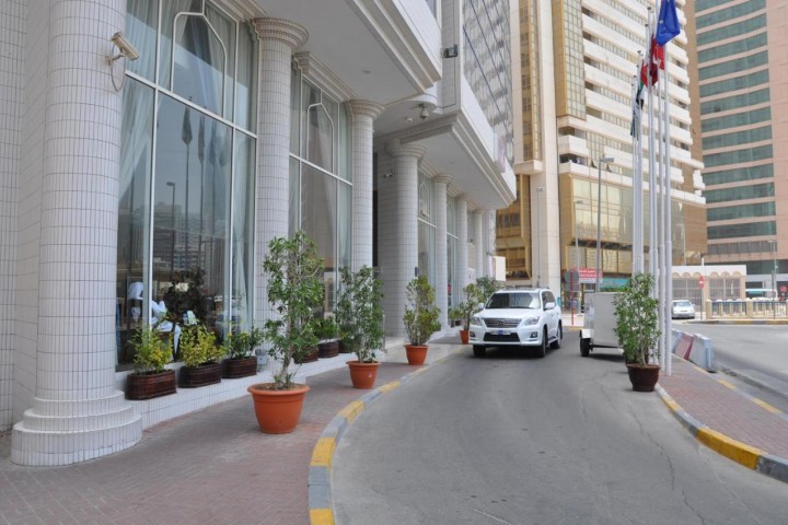Junior Suite Room Near LULU Express By Luxury Bookings 17 Luxury Bookings