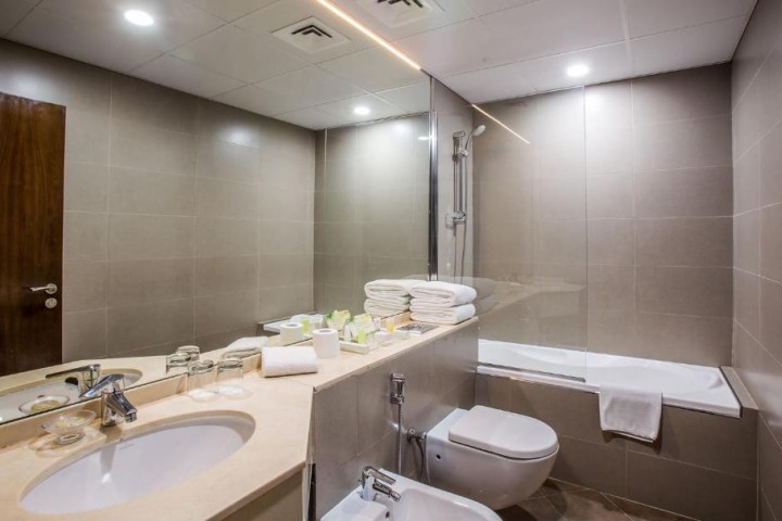 Deluxe One Bedroom In Marina By Luxury Bookings 4 Luxury Bookings
