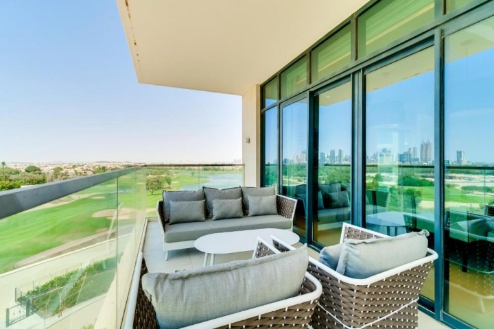 Three Bedroom Apartment Near Emirates Golf Club By Luxury Bookings 5 Luxury Bookings