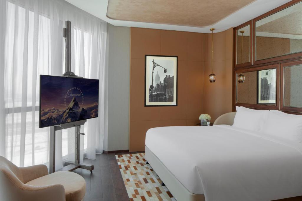 Charleston Suite Room Near Damac Royal Business Bay By Luxury Bookings Luxury Bookings