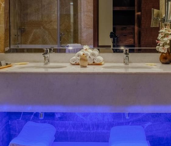 Deluxe King Suite Near Escan Tower Marina By Luxury Bookings 5 Luxury Bookings