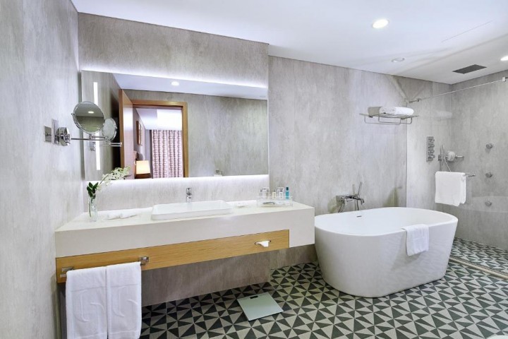 Brand New Executive Suite Near Mashreq Metro By Luxury Bookings 10 Luxury Bookings
