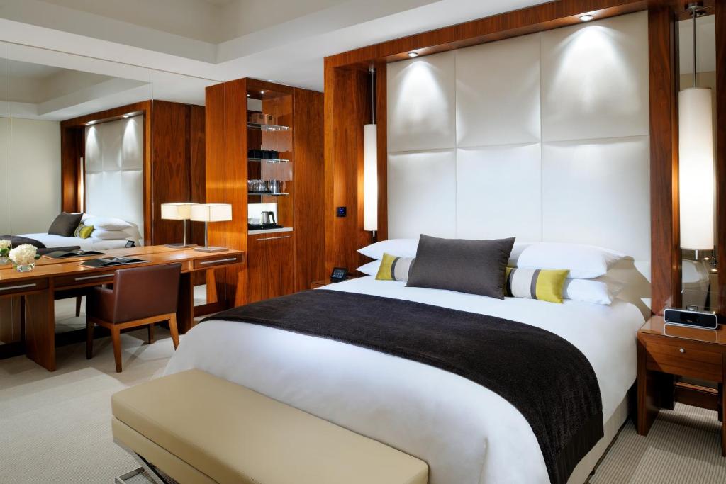 Deluxe King Room Near Seven Sisters By Luxury Bookings Luxury Bookings
