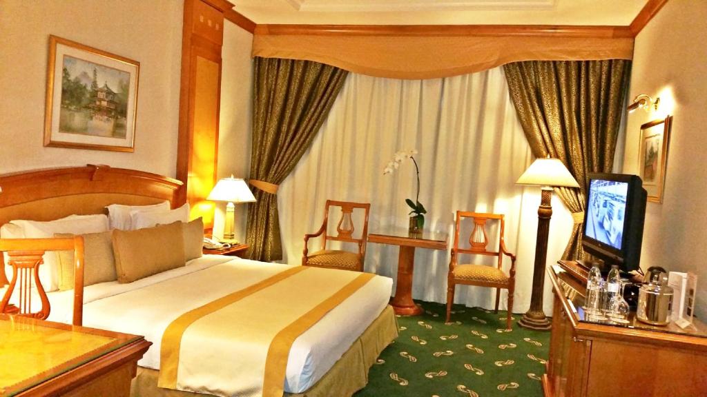 Deluxe Room Near Madina Super Market By Luxury Bookings Luxury Bookings