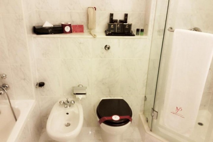 Deluxe Room Near Madina Super Market By Luxury Bookings 4 Luxury Bookings